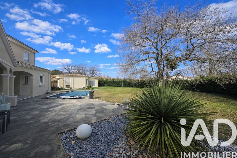 Maison - 211 m² - 7 pièces