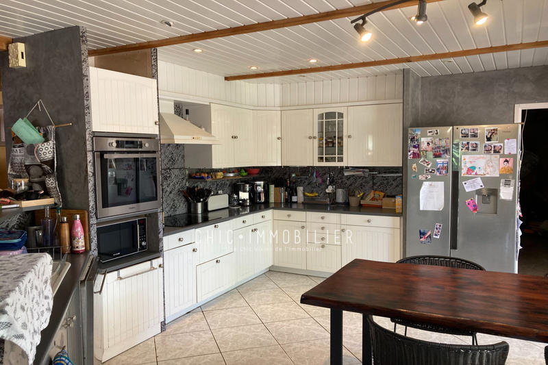 Propriété - 360 m² - 9 pièces