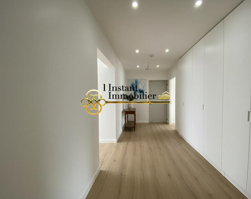 Local d'activités - 117 m² - 5 pièces