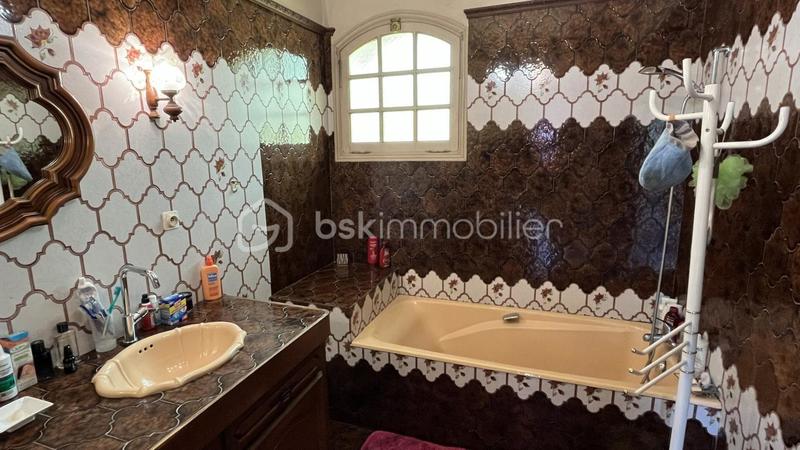 Maison traditionnelle - 198 m² - 7 pièces