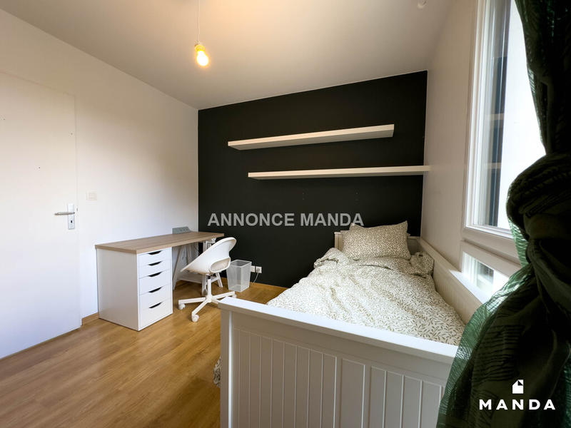 Chambre - 12 m² - 5 pièces