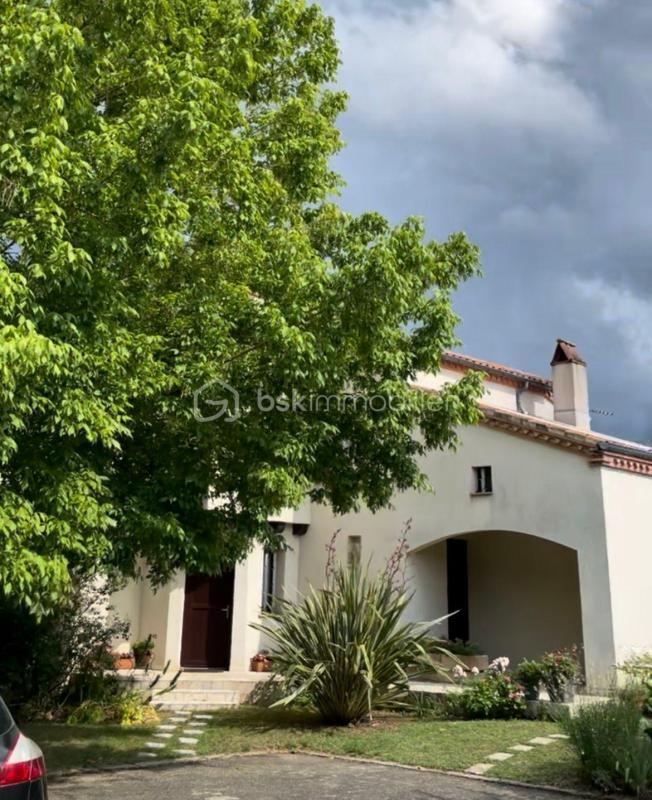 Maison - 228 m² - 7 pièces