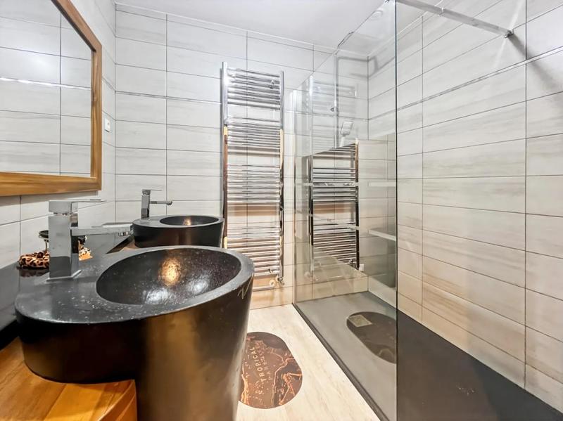 Maison - 390 m² - 12 pièces