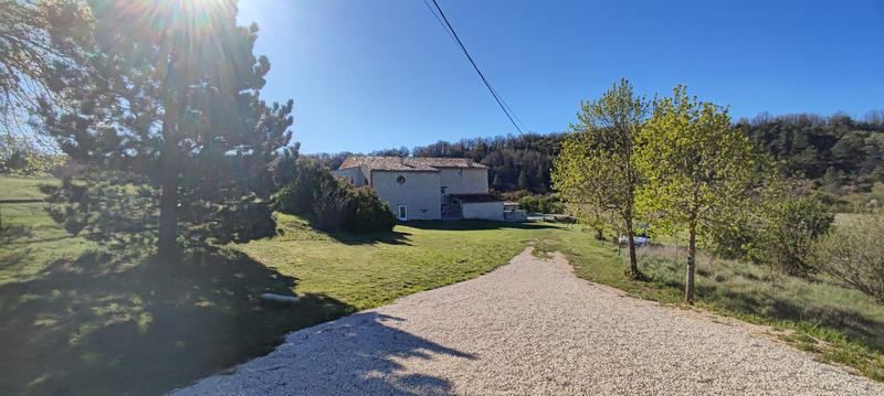 Propriété - 420 m² - 12 pièces