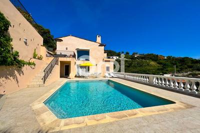 Maison - 240 m² - 8 pièces