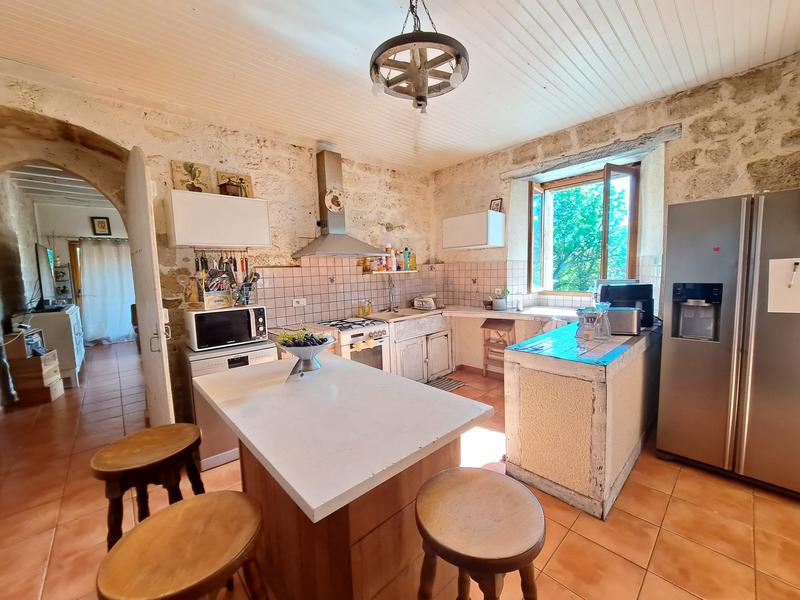 Maison - 220 m² - 8 pièces