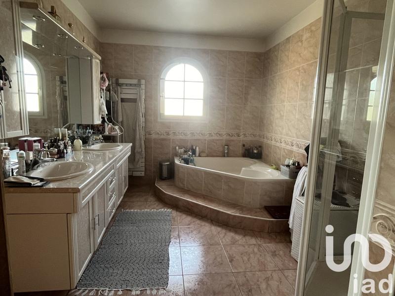 Maison - 200 m² - 7 pièces