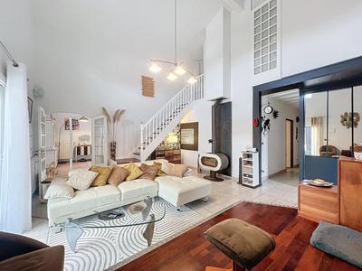 Maison - 210 m² - 6 pièces