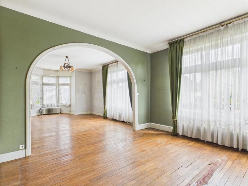 Maison - 220 m² - 9 pièces