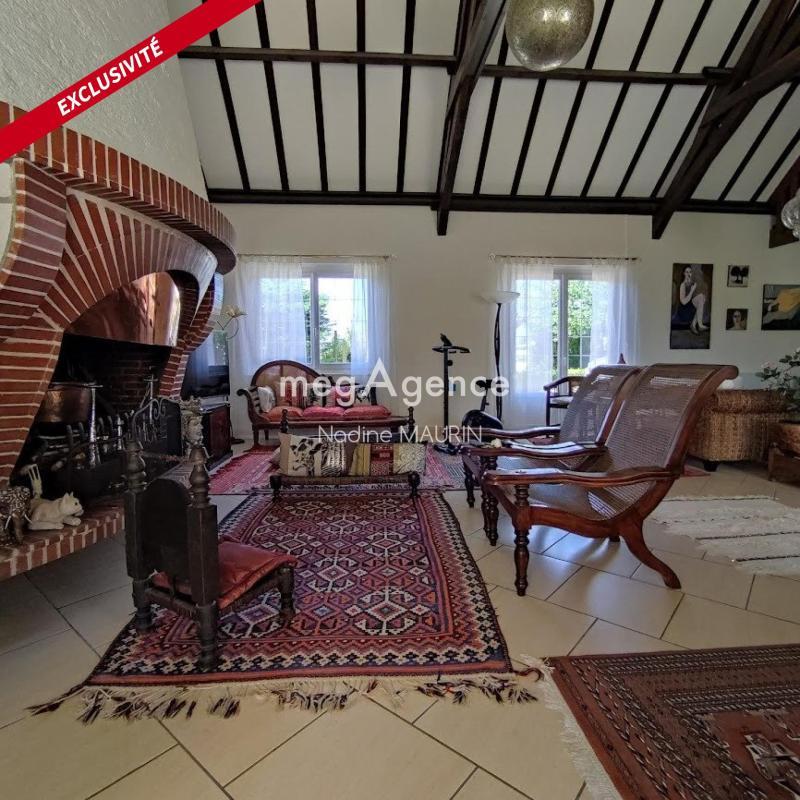 Maison traditionnelle - 271 m² - 8 pièces