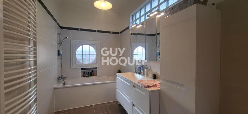 Maison - 99 m² - 5 pièces