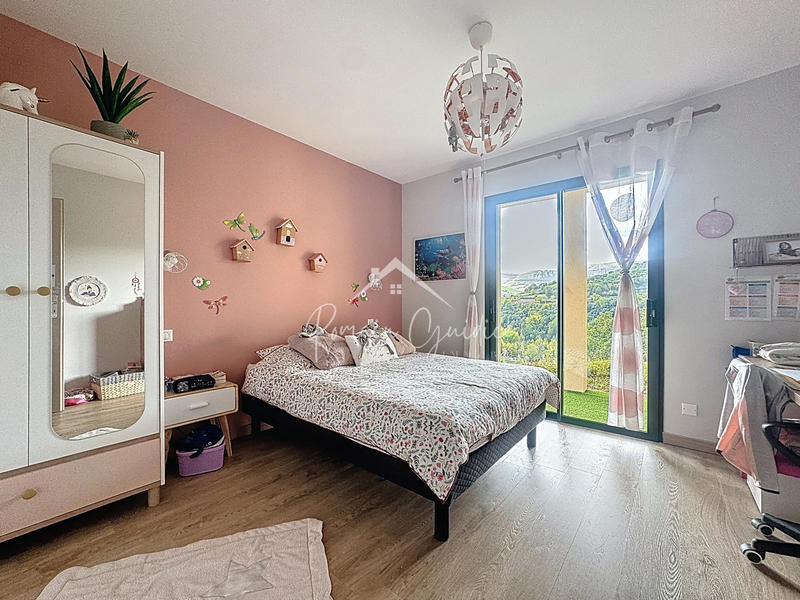 Propriété - 251 m² - 8 pièces