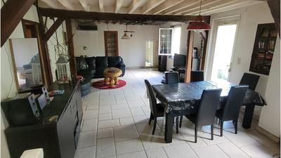 Maison - 245 m² - 11 pièces