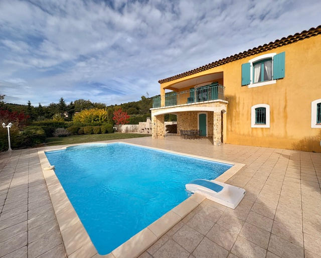 Propriété - 137 m² - 4 pièces