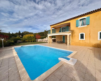 Propriété - 137 m² - 4 pièces