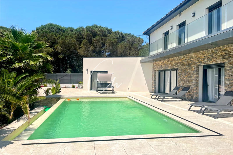 Maison contemporaine - 187 m² - 6 pièces