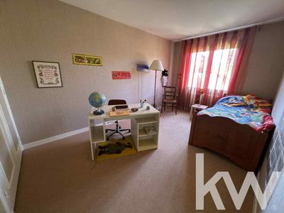 Maison - 233 m² - 8 pièces