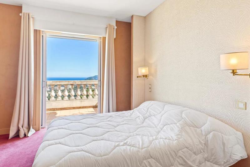 Villa - 284 m² - 6 pièces