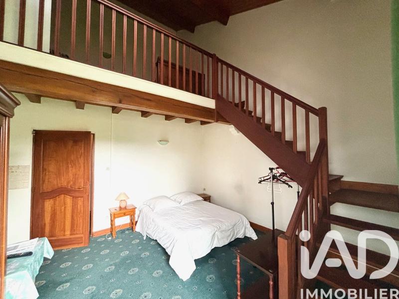 Maison - 403 m² - 16 pièces