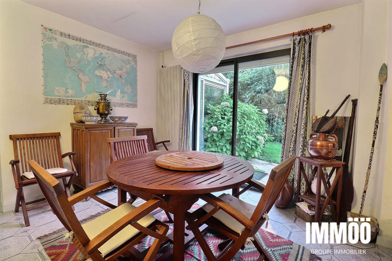 Maison - 250 m² - 9 pièces