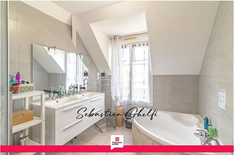 Maison - 174 m² - 8 pièces