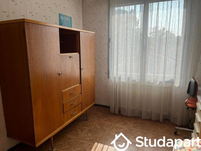 Chambre - 12 m² - 1 pièce