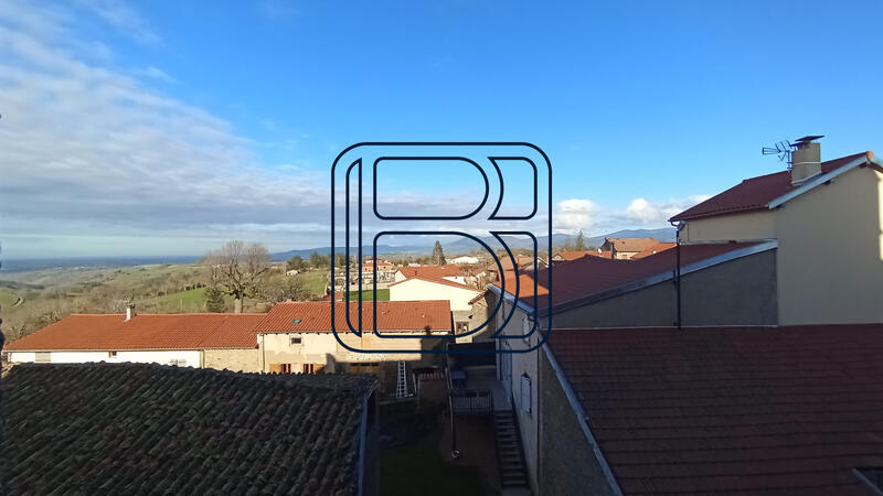 Maison - 83 m² - 8 pièces