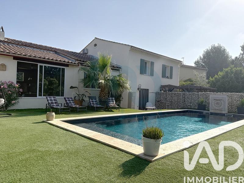 Maison - 250 m² - 6 pièces