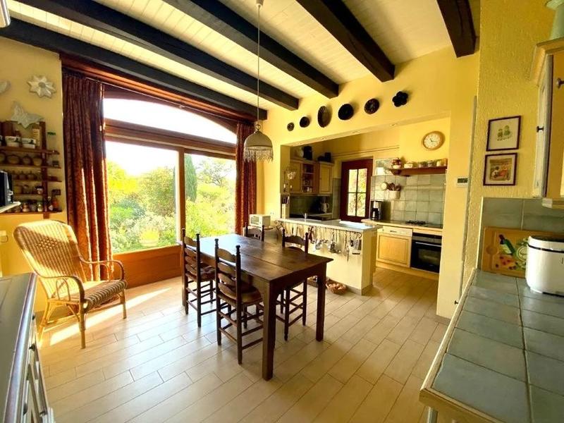 Propriété - 225 m² - 9 pièces