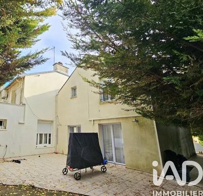 Maison - 210 m² - 10 pièces