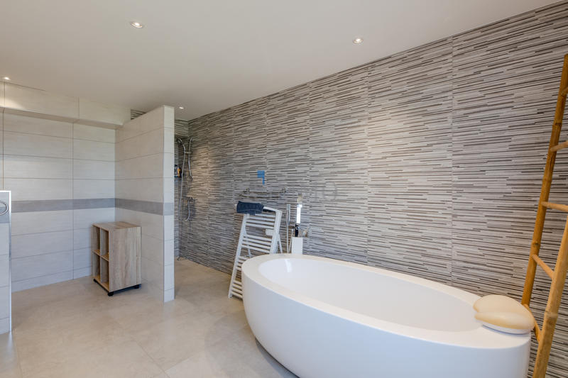 Maison - 261 m² - 7 pièces