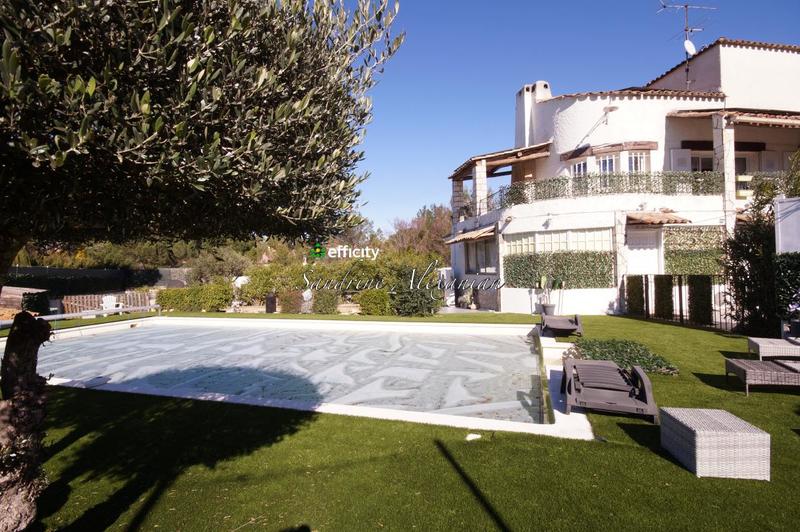 Maison - 280 m² - 7 pièces