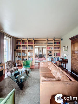 Maison - 440 m² - 12 pièces