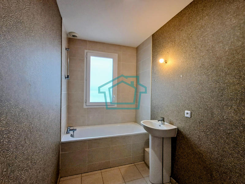 Maison - 81 m² - 5 pièces