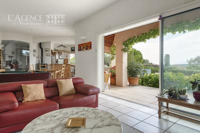 Maison traditionnelle - 180 m² - 6 pièces