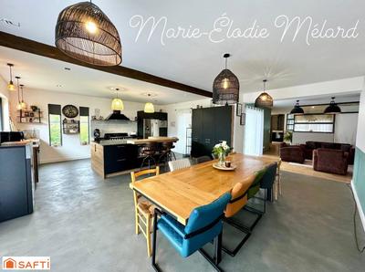 Maison - 250 m² - 10 pièces