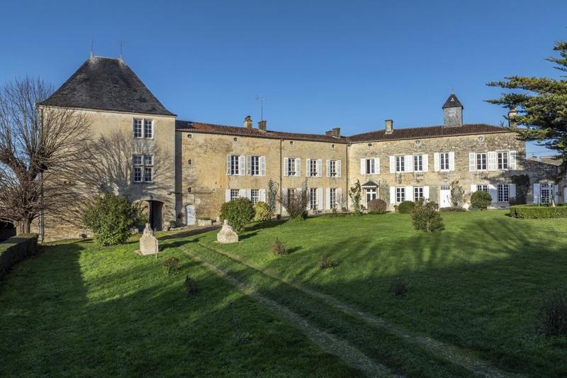 Maison - 625 m² - 13 pièces