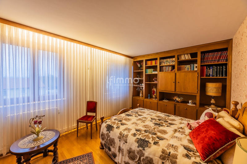 Maison - 270 m² - 5 pièces