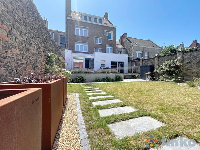 Maison - 410 m² - 9 pièces