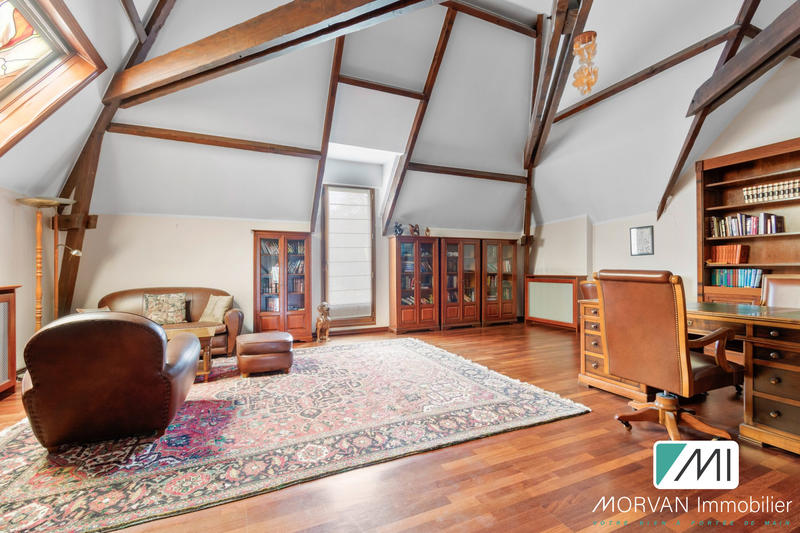 Maison - 365 m² - 12 pièces