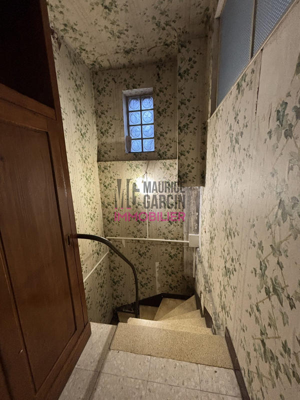 Maison - 312 m² - 9 pièces