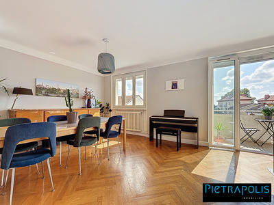 Appartement - 90 m² - 4 pièces