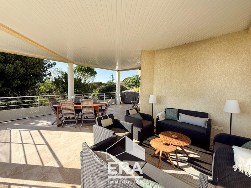 Maison - 325 m² - 10 pièces