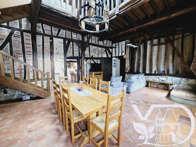 Maison - 222 m² - 11 pièces