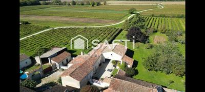 Maison - 140 m² - 5 pièces