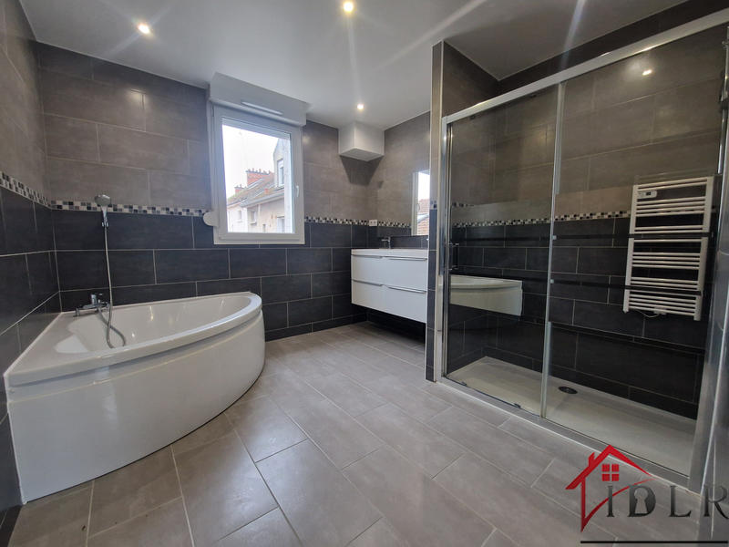 Appartement - 102 m² - 6 pièces