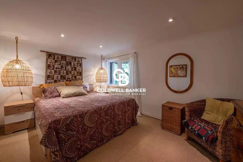 Maison - 450 m² - 7 pièces