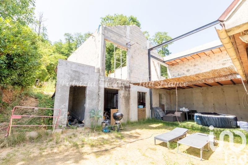 Maison - 320 m² - 5 pièces