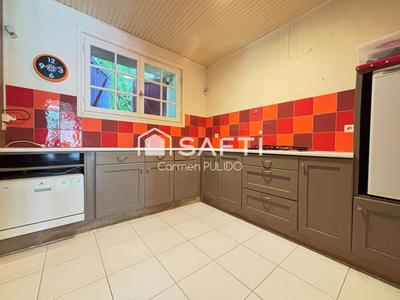 Maison - 305 m² - 12 pièces