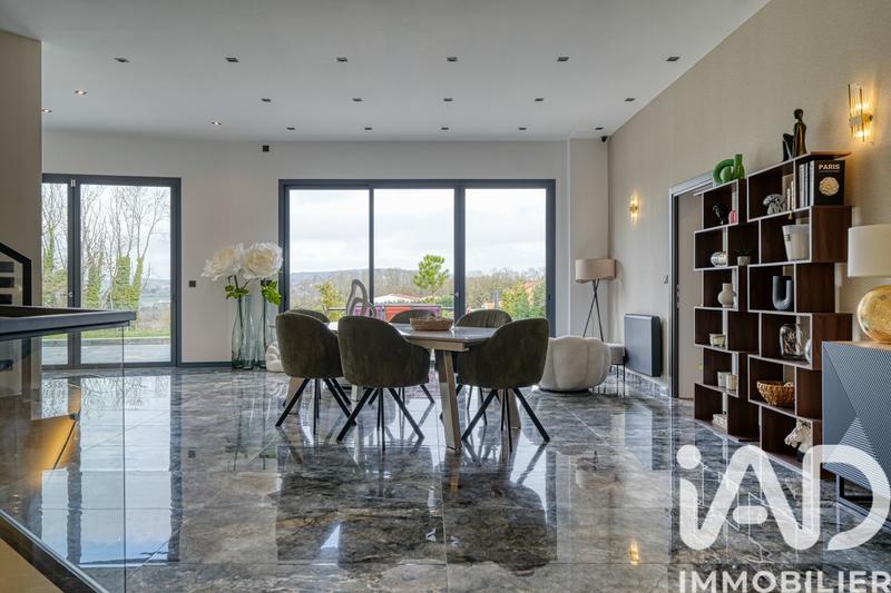 Maison - 350 m² - 10 pièces